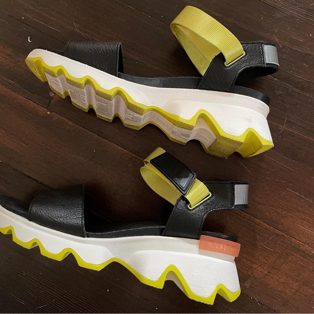 Sorel kinetic street sandals black lime green coral 9.5 9